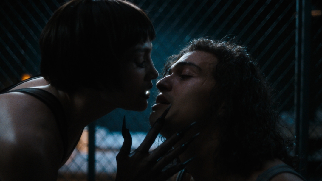 Glasbena drama Poljub ženske pajka (Kiss of the Spider Woman) Jennifer Lopez